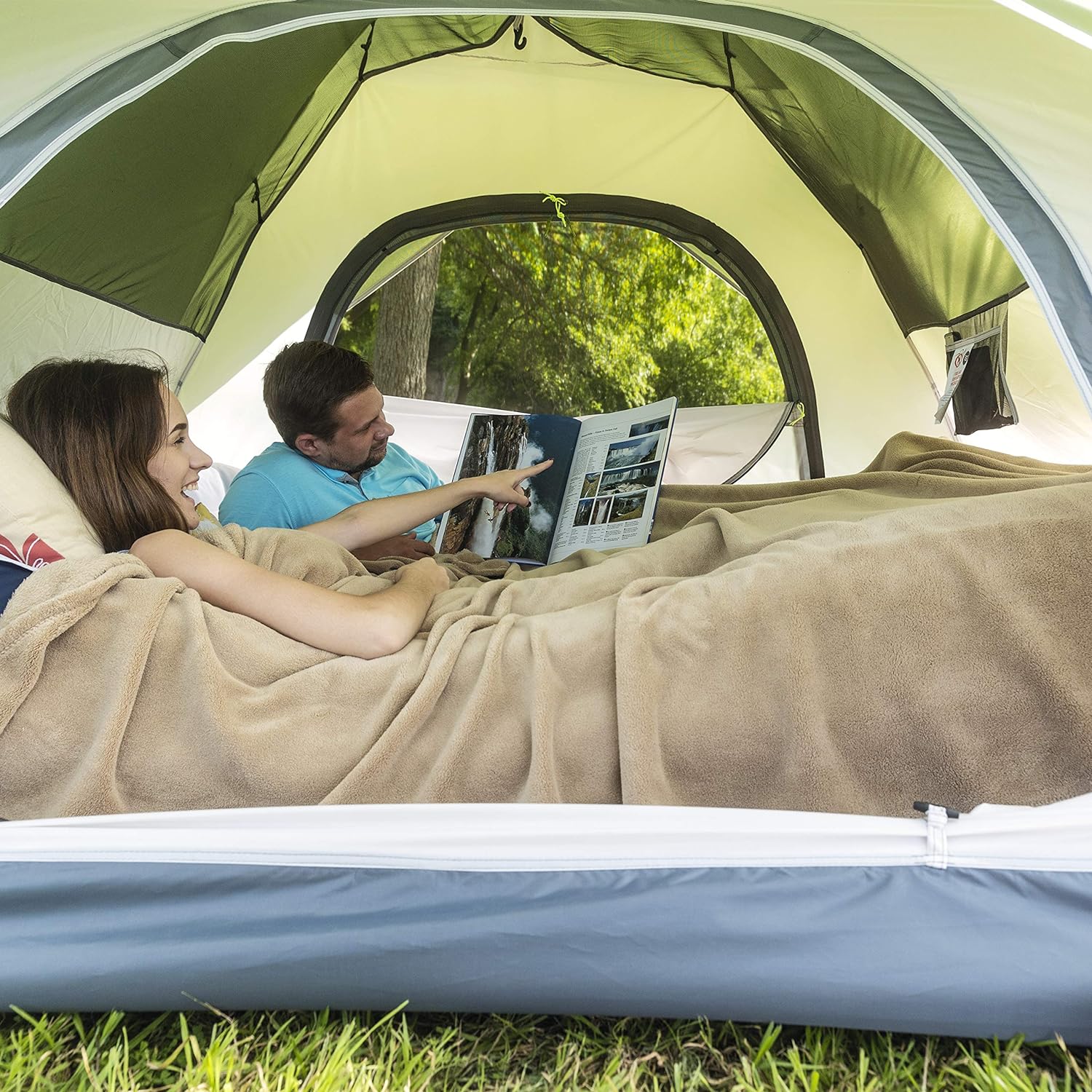 Pop Up Tent Family Camping Tent for 4 Person Portable Instant Tent Automatic Tent Waterproof Windproof for Camping Hiking Mountaineering